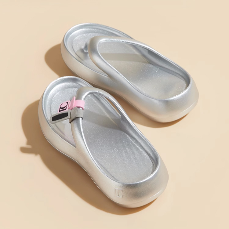 รองเท้าแตะหูคีบพื้นนิ่ม เพิ่มความสูง ยอดฮิตในเกาหลี